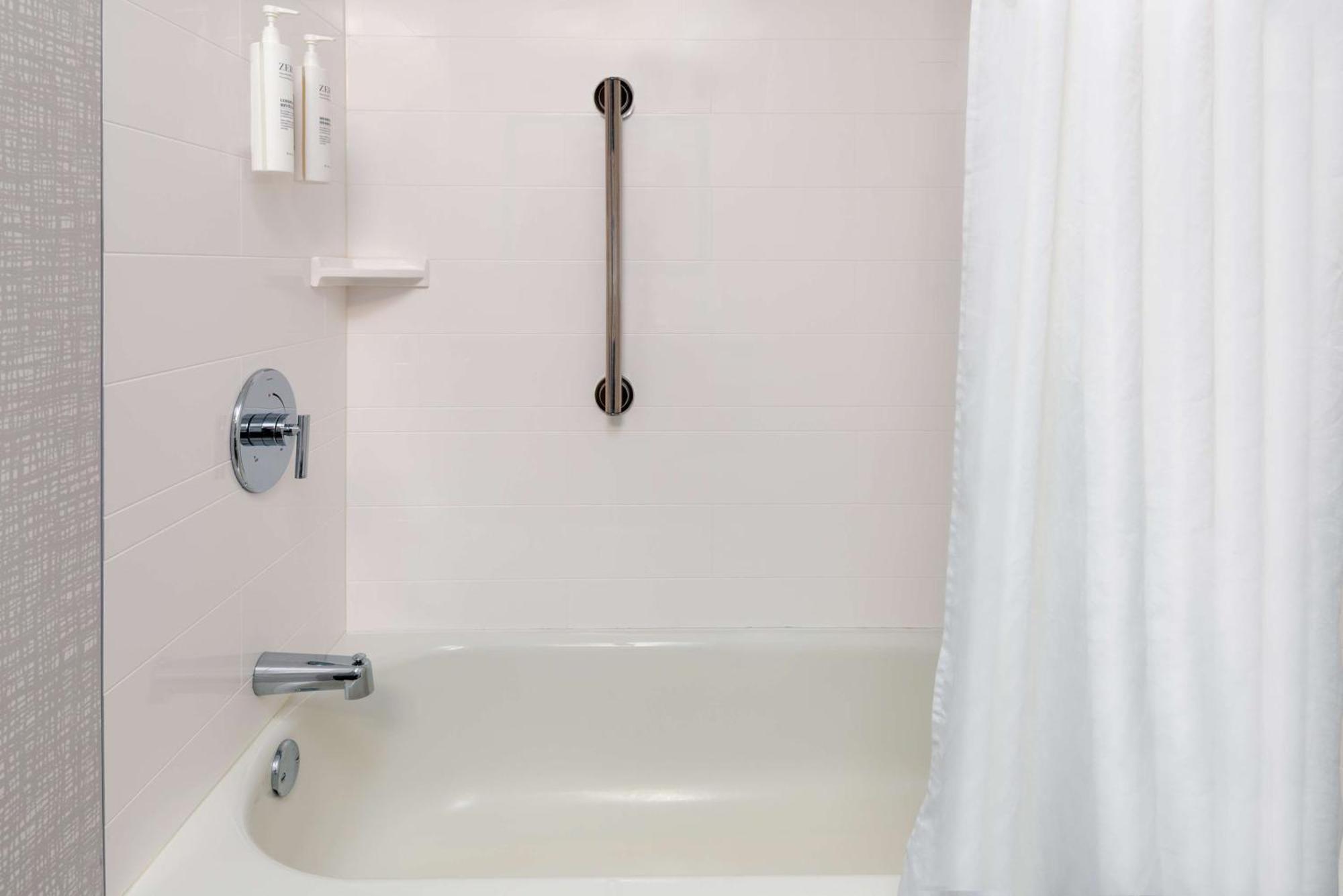 Hampton Inn Hartford Airport Windsor Locks Zewnętrze zdjęcie